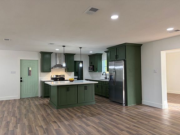 5th image of 712 Harvey St