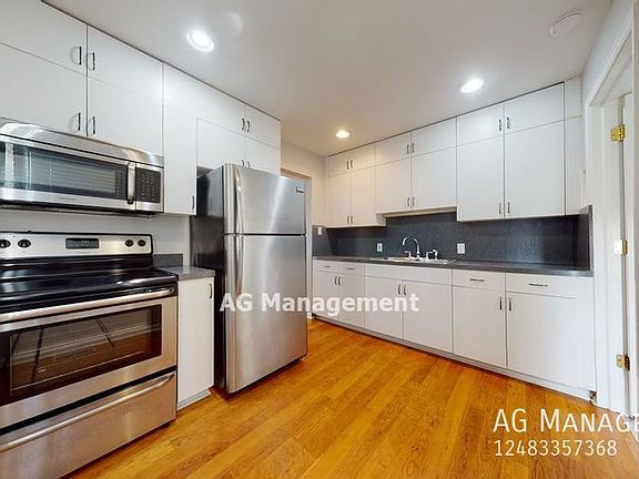 3rd image of 2416 Brockton Ave