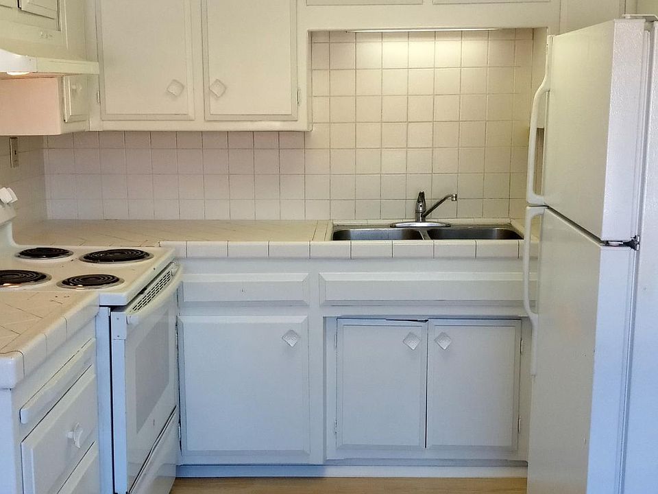 1st image of 3802 Underwood Dr #3