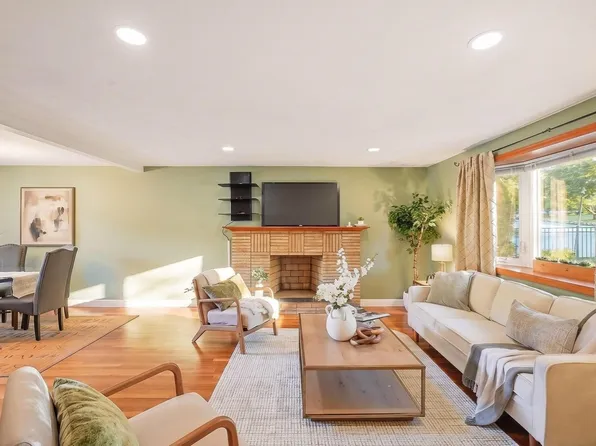 38 Paulson Dr, Burlington, MA 01803