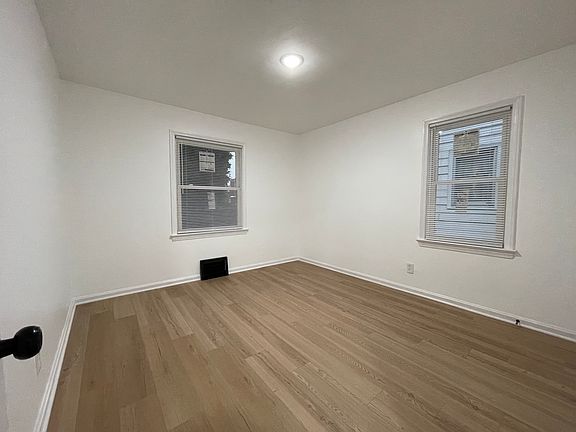 5th image of 5535 Hollywood Ave