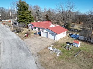 9815 Old Exeter Rd, Cassville, MO 65625
