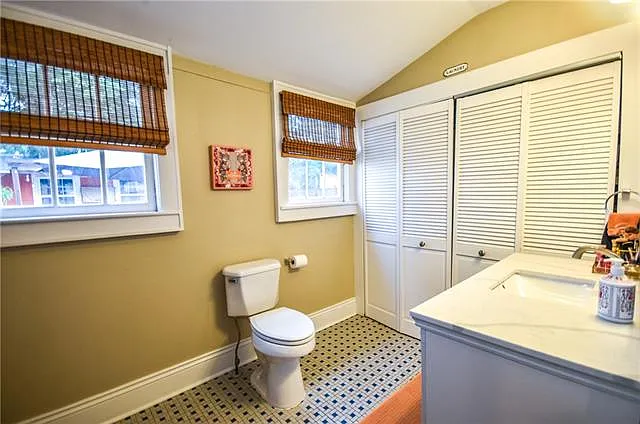 4427 Annunciation St — Photo 17