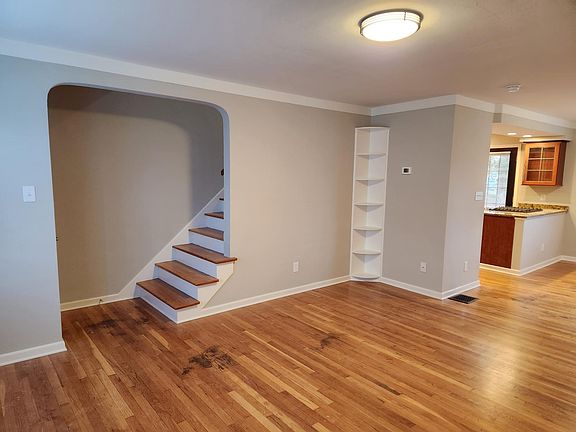 2nd image of 1692 Northwest Blvd