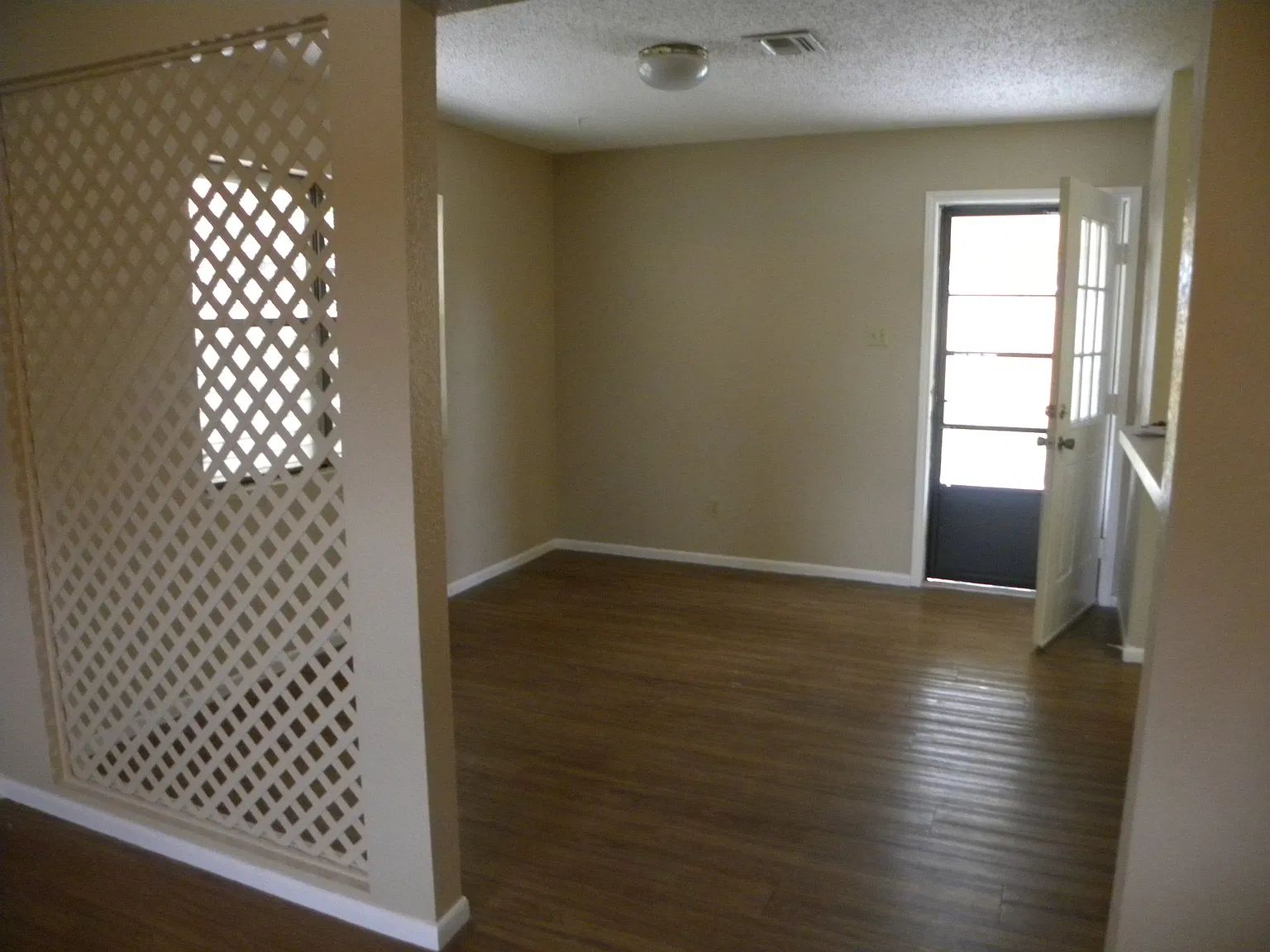 3 bed, 2.0 bath, 1080 sqft, $1,150 — Photo 4