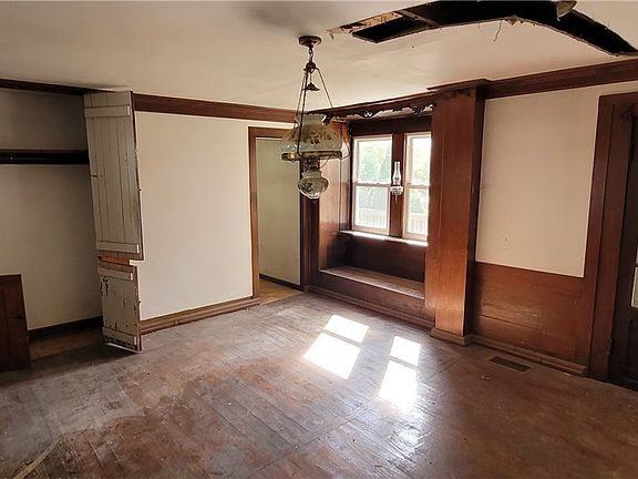 12th image of 1240 Maple Ave