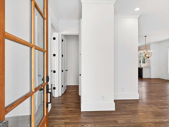 2nd image of 27 Coweta St