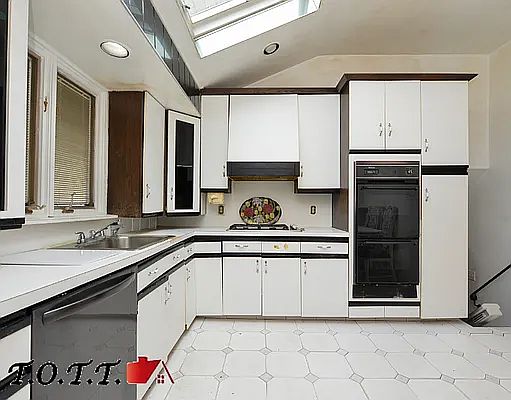 3rd image of 378 Mayfair Dr