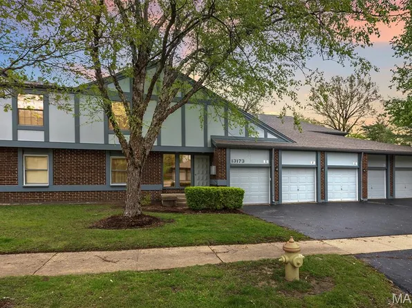 13173 Royal Pines Dr #4, Maryland Heights, MO 63043