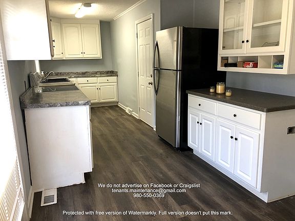 3rd image of 2423 Lynn Dr