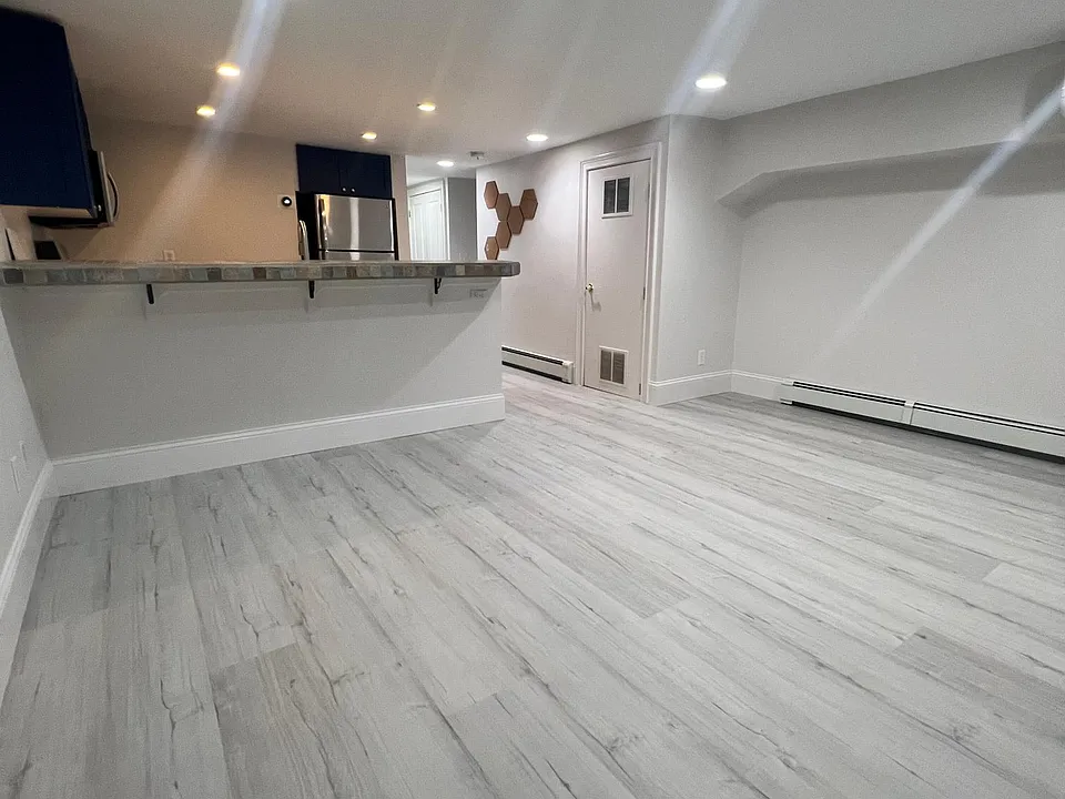 571 E Broadway #1