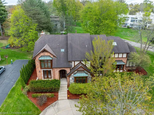 1743 Beechwood Way, Bloomfield Hills, MI 48302