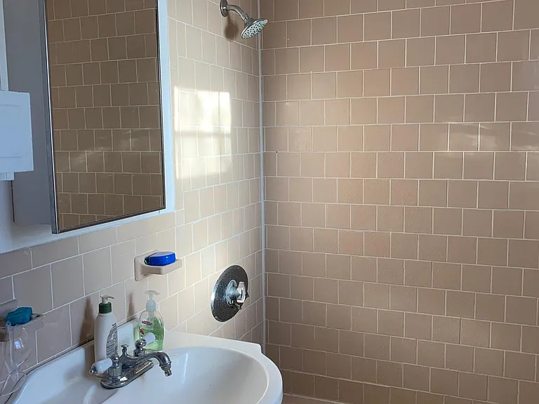 B1 Colonial Dr — Photo 6