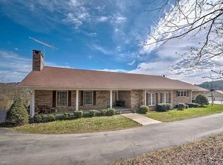 327 Rock Ledge Rd, Spruce Pine, NC 28777