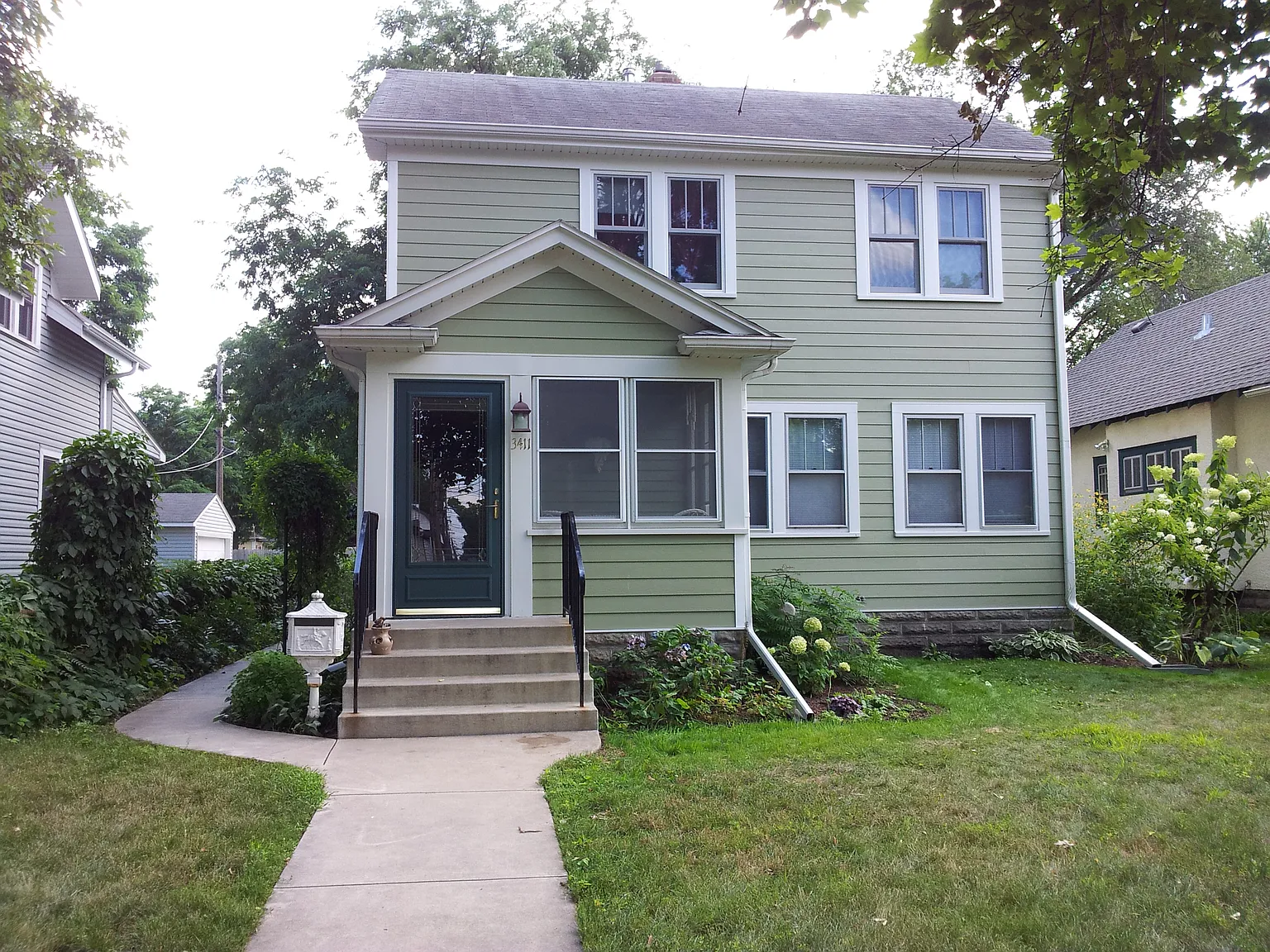 2 bed, 901 sqft, $1,800 — Photo 1