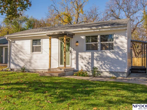 655 N 24th St, Blair, NE 68008