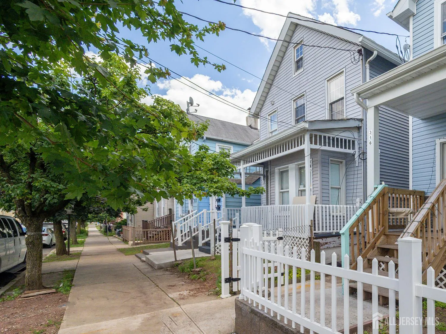 3 bed, 1.0 bath, $2,600 — Photo 1