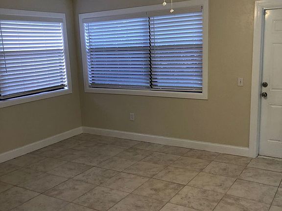 5th image of 618 NW Cardinal Dr