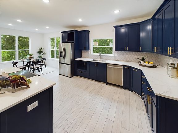 3rd image of 7 Marisco Ln