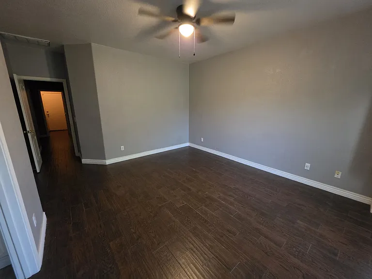 12513 W Adams St — Photo 11