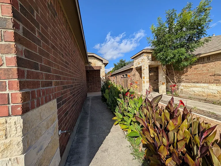 1251 Old FM 306 — Photo 3