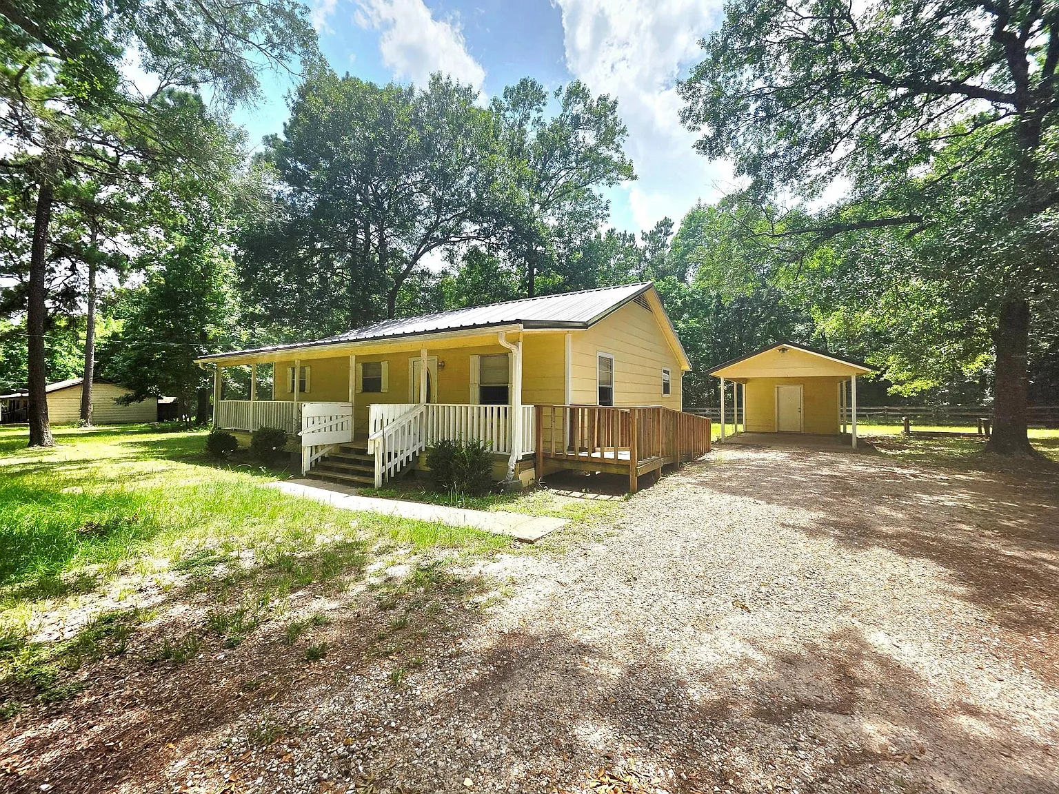3 bed, 2.0 bath, 1400 sqft, $1,545 — Photo 3