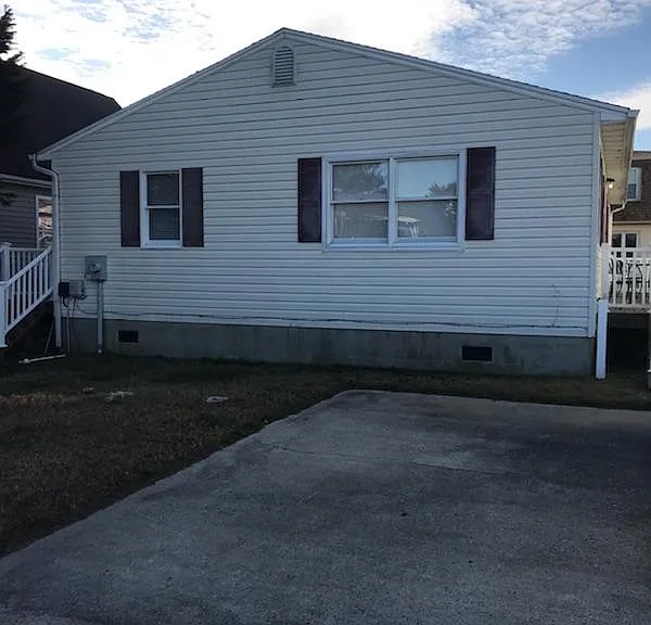 2 car parking porch/pad house front
