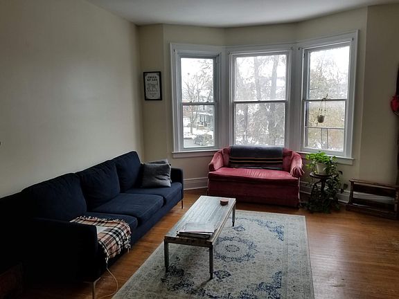 4th image of 315 Richmond Ave Uppr #
