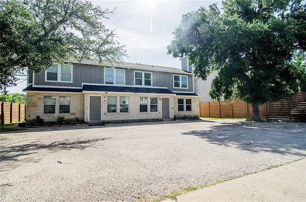2 bed, 1.5 bath, 1020 sqft, $1,395 — Photo 3
