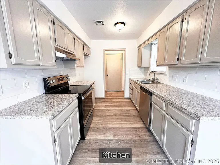 6717 S Saint Louis Ave — Photo 14