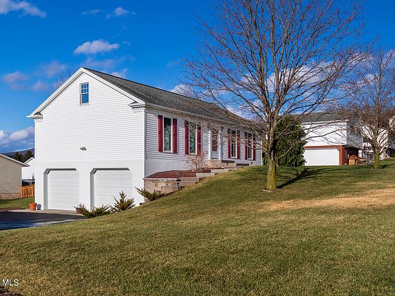 2nd image of 438 Aggie St