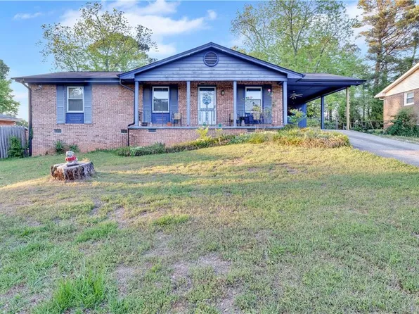 2568 Burkshire Rd, Ellenwood, GA 30294