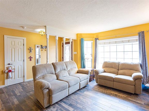 3rd image of 809 Deborah Dr