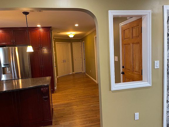 5th image of 2932 Campbell Ave Floor 1