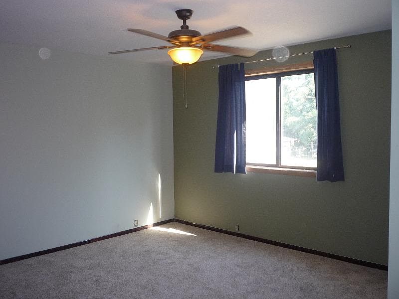 Upper Level Master Bed 5