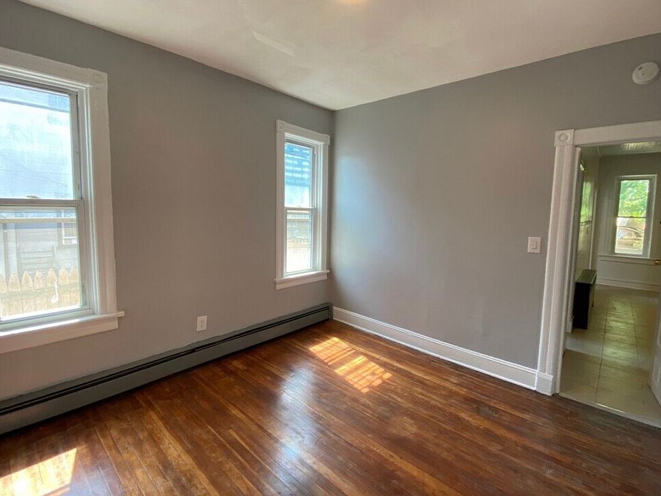 1st image of 84 Overlook Pl Floor 1