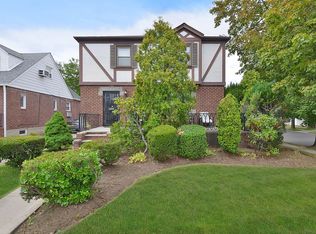 7504 170th St, Fresh Meadows, NY 11366