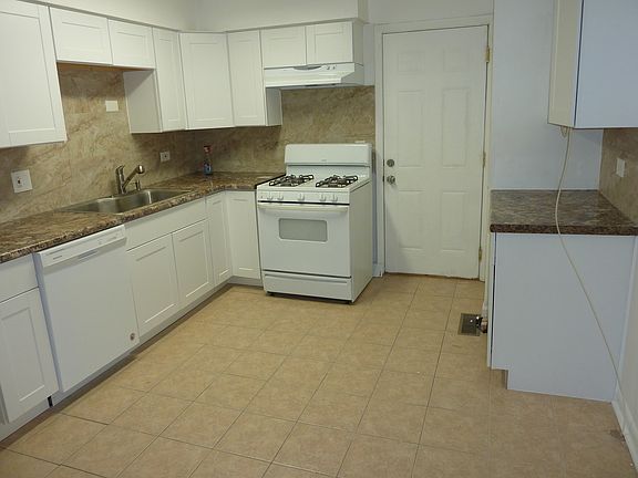4th image of 114 W Stevenson Dr