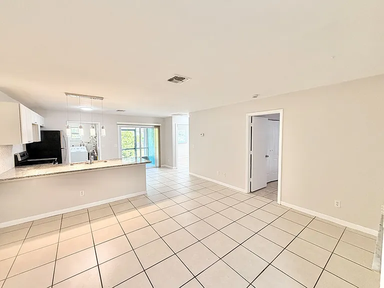 4731 25th Pl SW — Photo 2