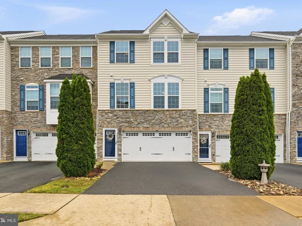 105 Fritillary Ct, Lake Frederick, VA 22630