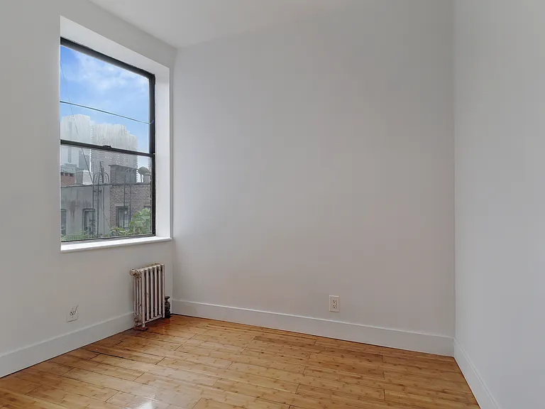 350 W 47th St #Penthouse 5A — Photo 9