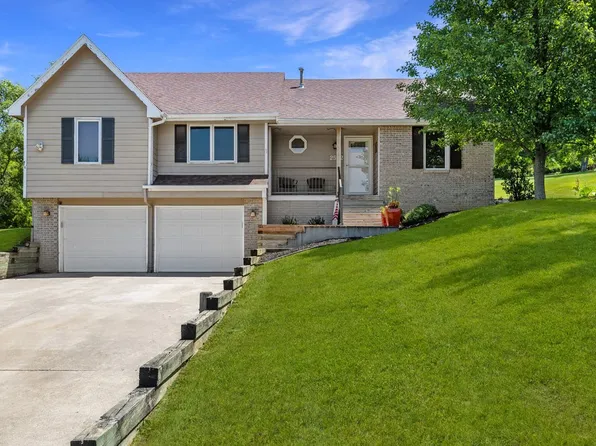2522 Brookview Ct, Van Meter, IA 50261
