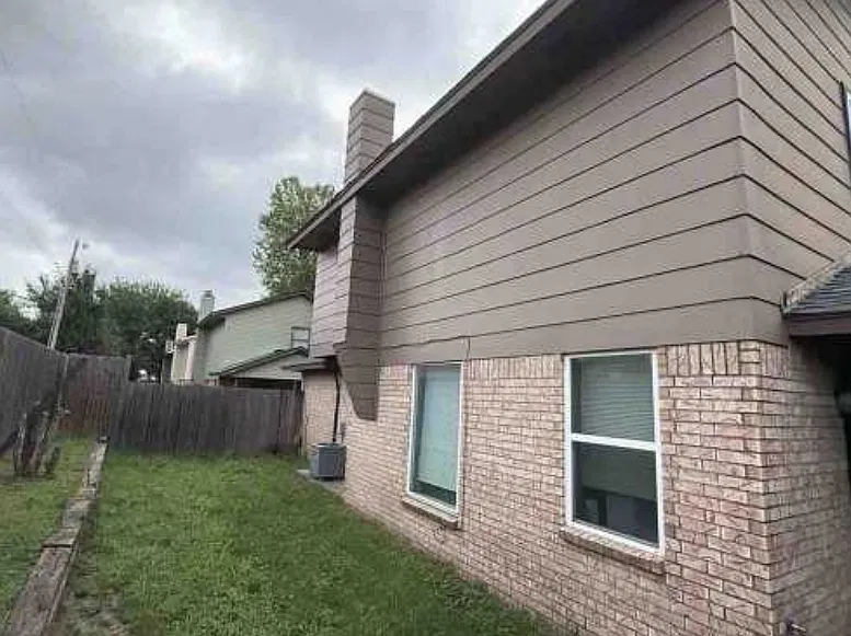 3 bed, 1.5 bath, 1100 sqft, $1,100 — Photo 2