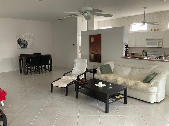 4th image of 1286 Lakeside Woods Dr