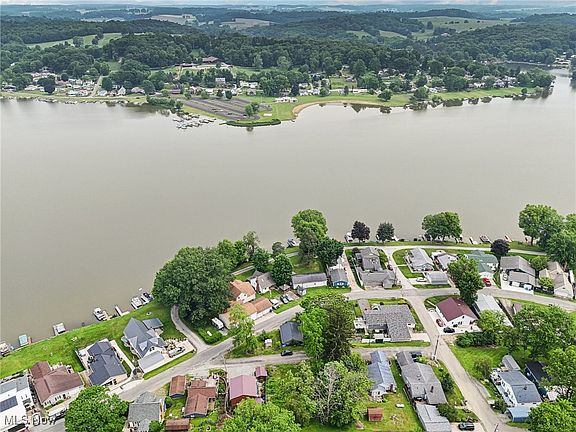 5th image of 32413 Orchard Knoll Dr