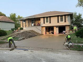 411 SE Claremont St, Lees Summit, MO 64063