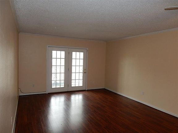 3rd image of 3131 Southwest Fwy APT 21