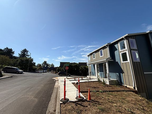 5th image of 107 SE 3rd St