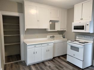 327 8th St NW #B, Faribault, MN 55021