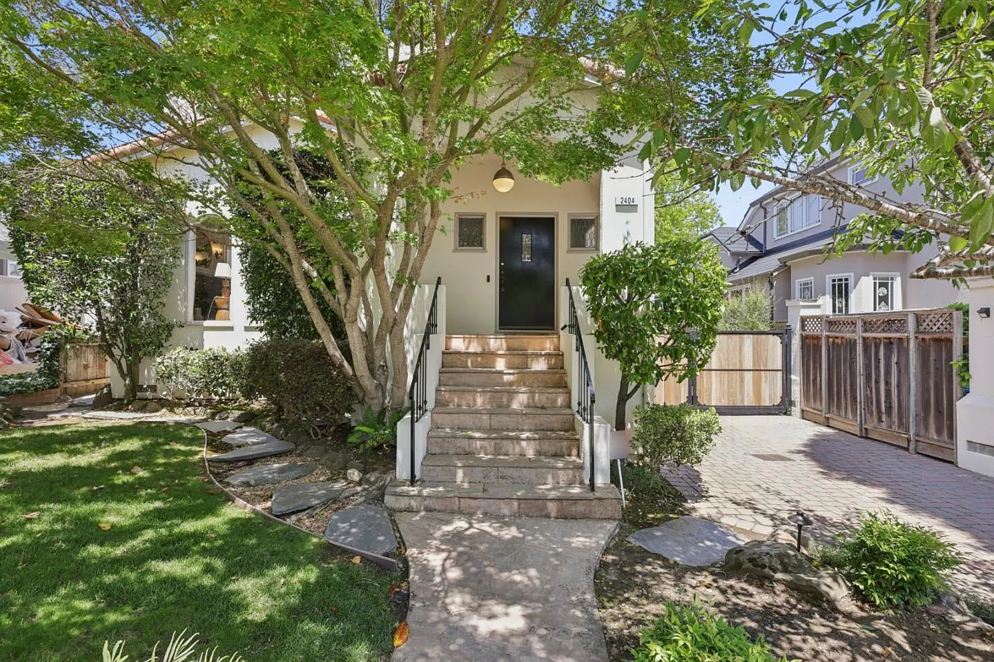 2404 Hillside Dr photo 1